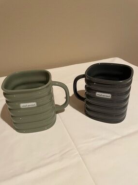 TWO Vego Garden Ceramic Ribbed Mug — Olive Green & Dark Gray